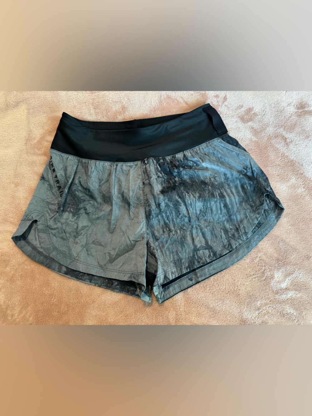 NWT Nike Trail Running Shorts, Loose Fit, Repel Fabric, Gray Print, Size Small